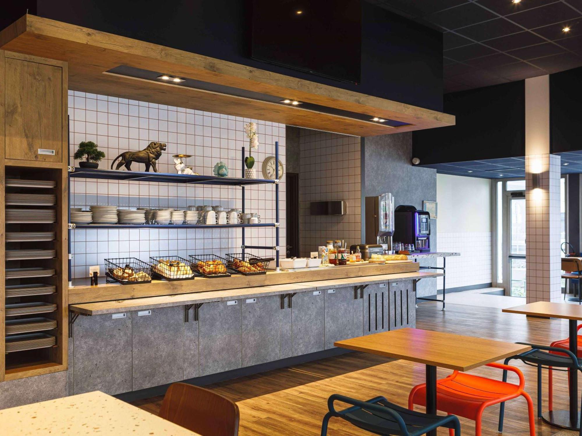 Ibis Budget Lyon Villeurbanne Buitenkant foto
