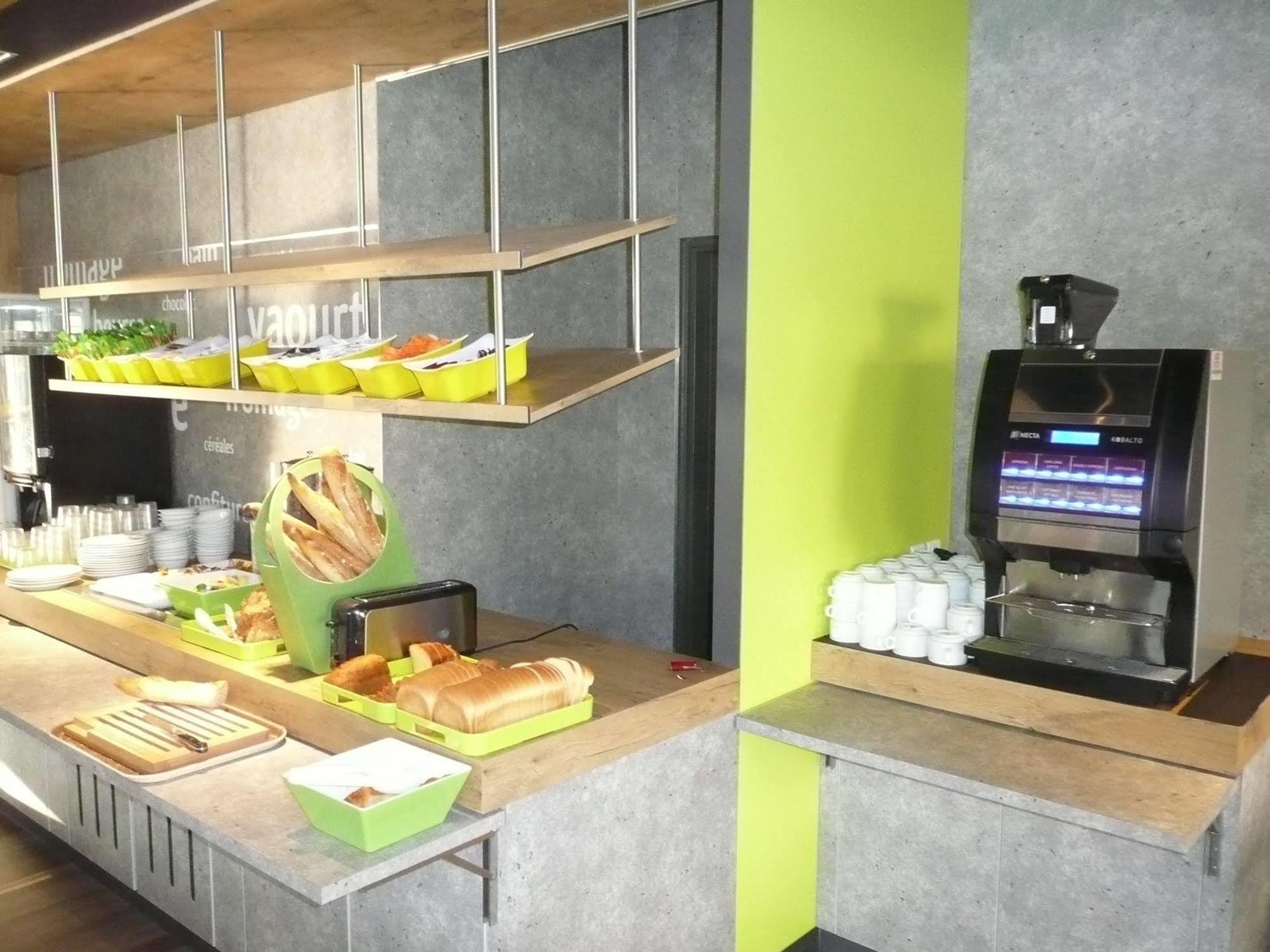 Ibis Budget Lyon Villeurbanne Buitenkant foto