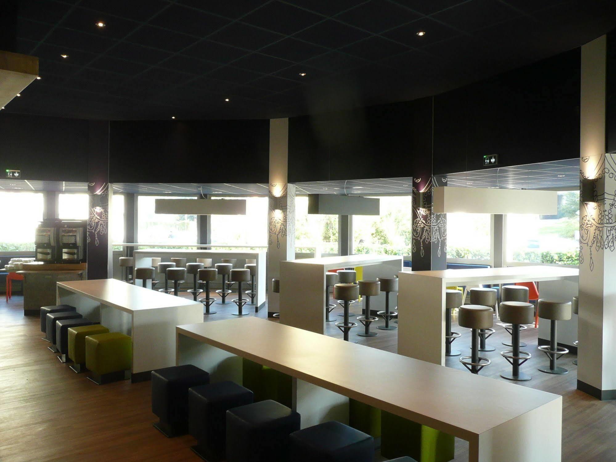 Ibis Budget Lyon Villeurbanne Buitenkant foto